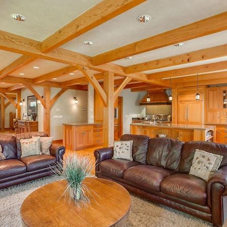 Snowgrass Lodge - River, Mountain Views & Hot Tub Leavenworth Bagian luar foto