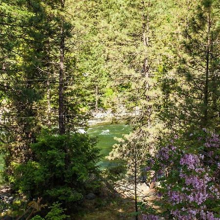 Snowgrass Lodge - River, Mountain Views & Hot Tub Leavenworth Bagian luar foto