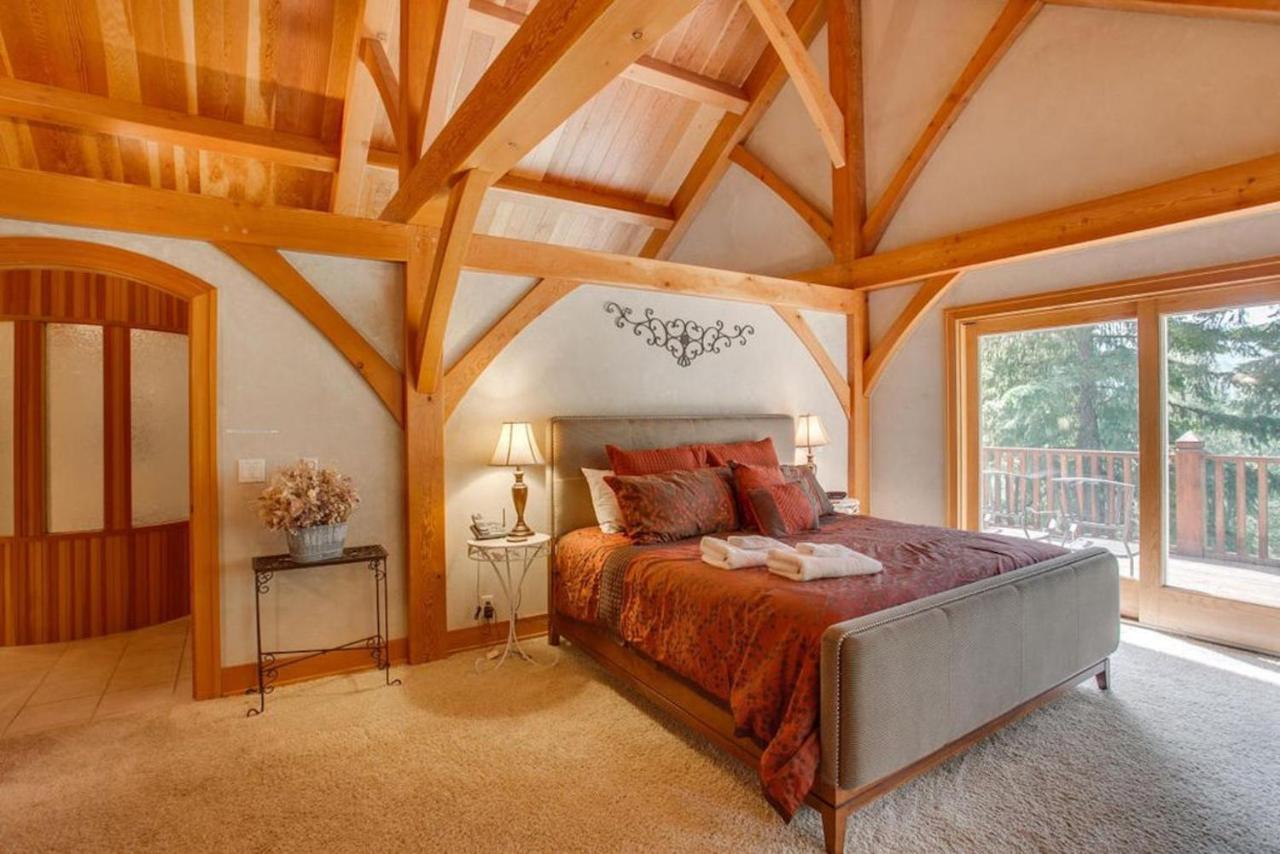 Snowgrass Lodge - River, Mountain Views & Hot Tub Leavenworth Bagian luar foto