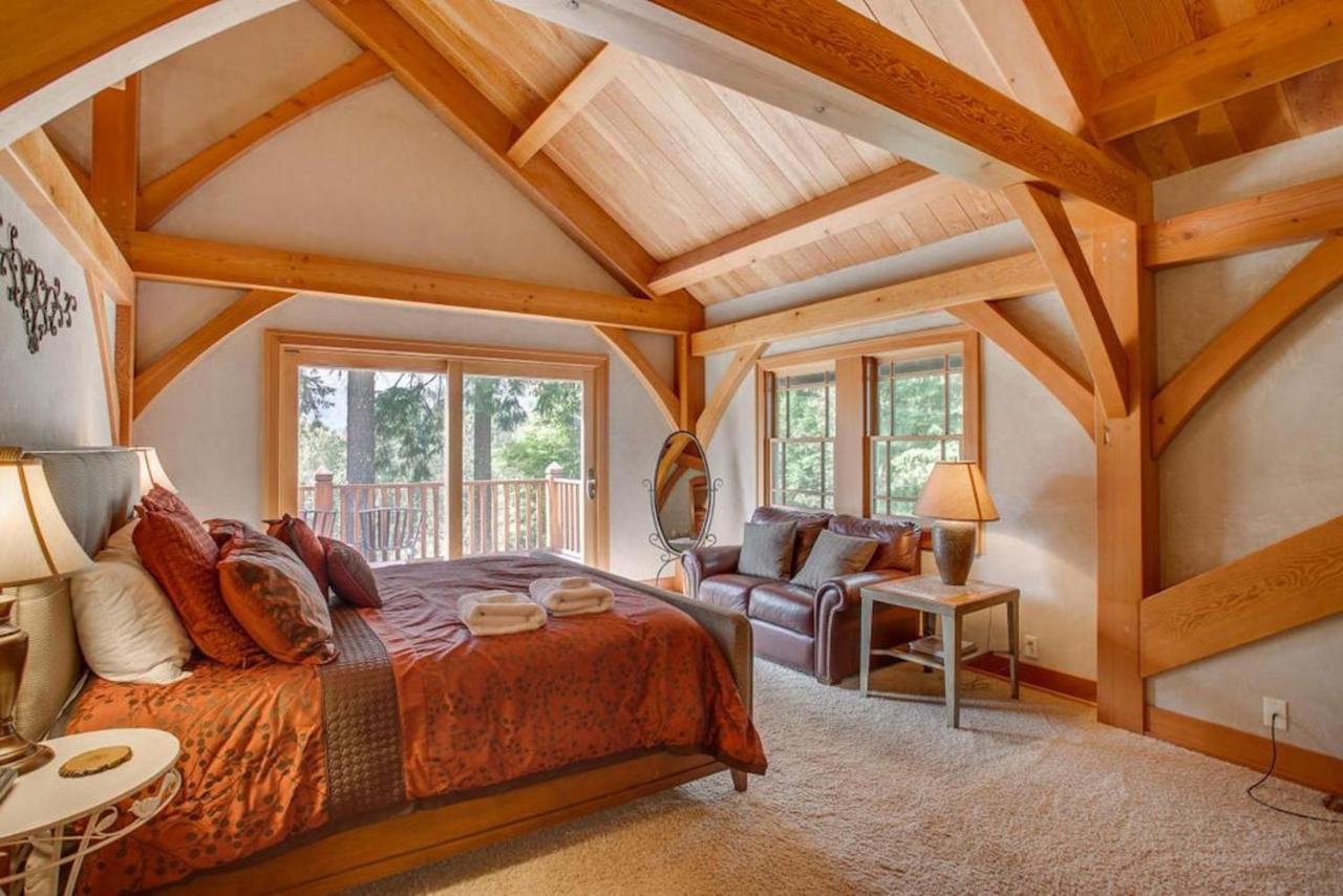 Snowgrass Lodge - River, Mountain Views & Hot Tub Leavenworth Bagian luar foto