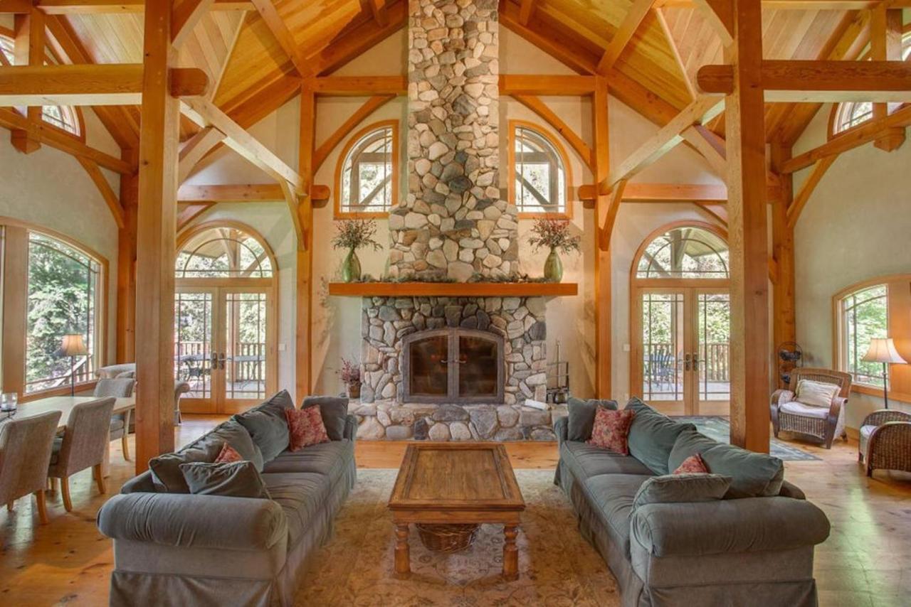 Snowgrass Lodge - River, Mountain Views & Hot Tub Leavenworth Bagian luar foto