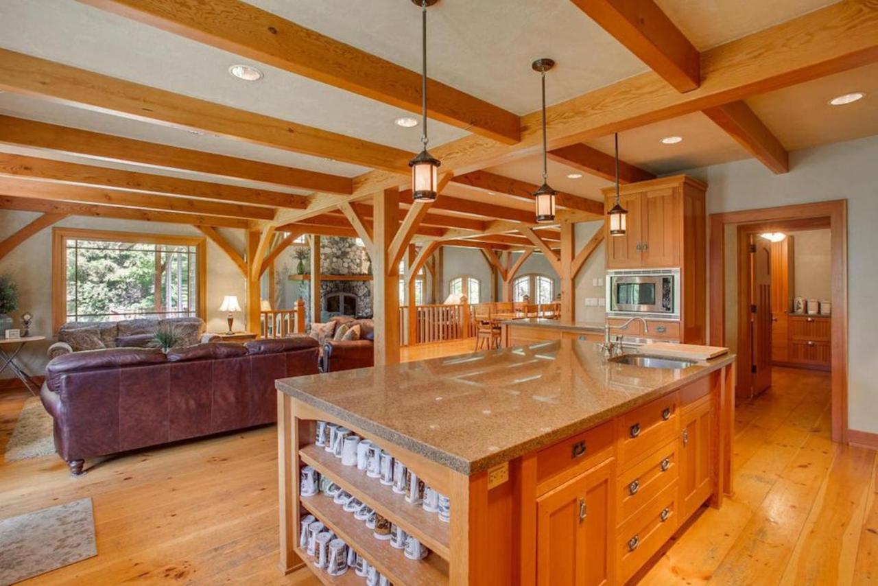 Snowgrass Lodge - River, Mountain Views & Hot Tub Leavenworth Bagian luar foto