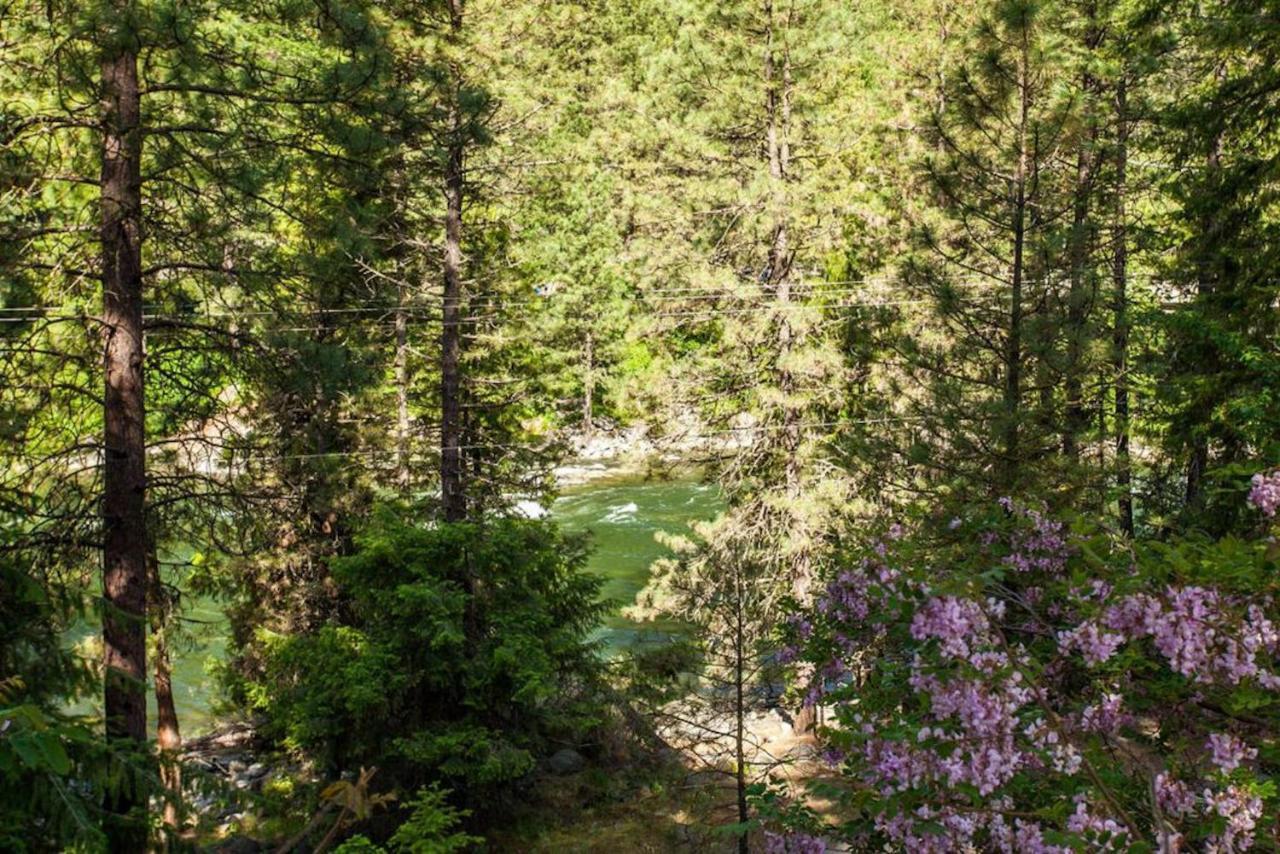 Snowgrass Lodge - River, Mountain Views & Hot Tub Leavenworth Bagian luar foto