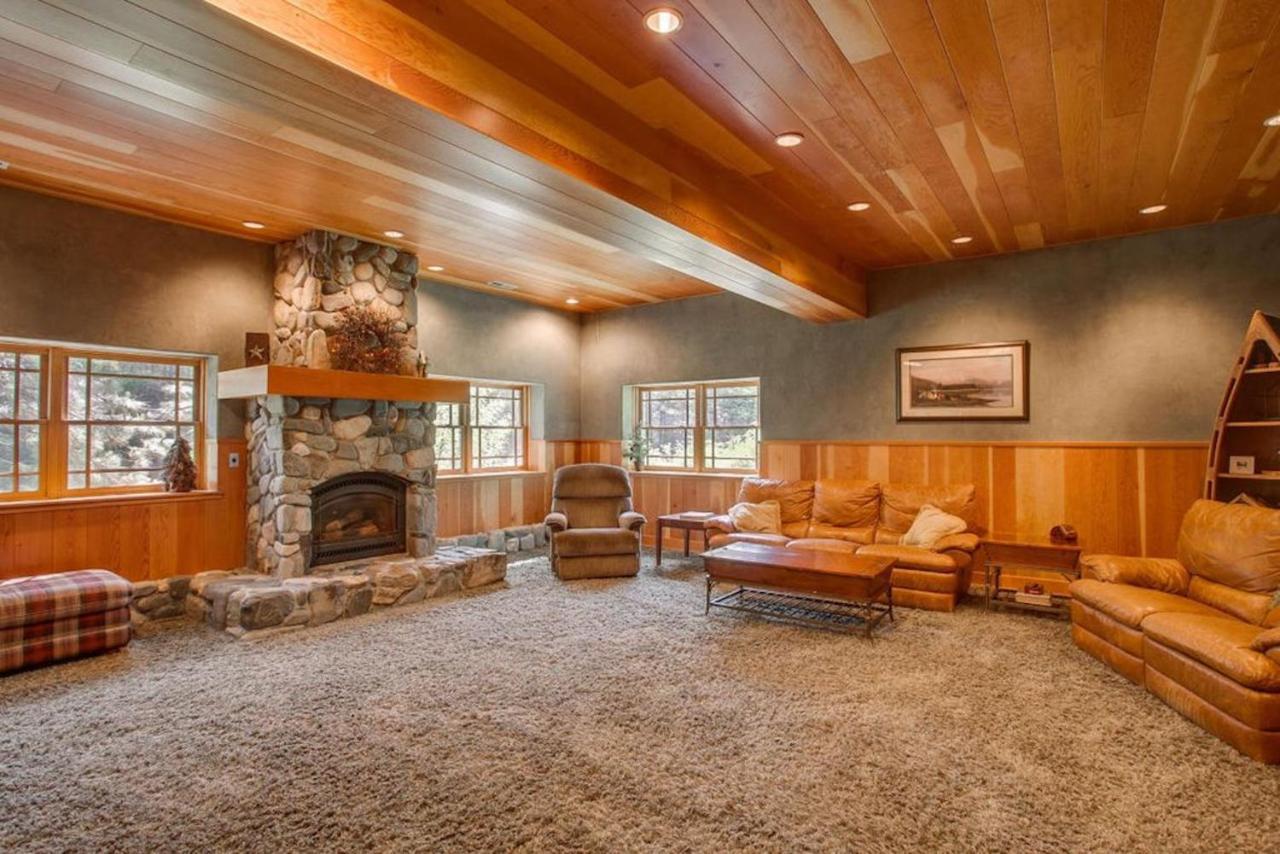 Snowgrass Lodge - River, Mountain Views & Hot Tub Leavenworth Bagian luar foto