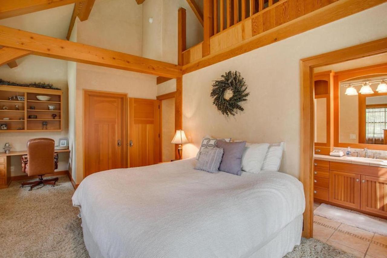 Snowgrass Lodge - River, Mountain Views & Hot Tub Leavenworth Bagian luar foto